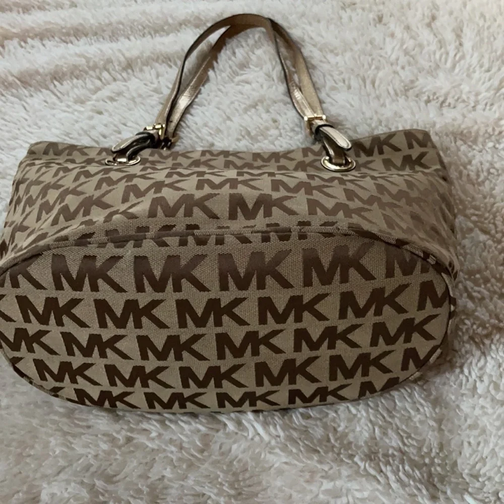 MICHAEL KORS BEIGE CAMEL GOLD SIGNATURE HANDBAG MD TOTE - Picture 6 of 16